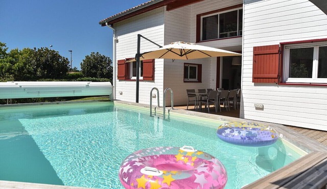 Air-conditioned house for 12 people with swimming pool in Saint Jean De Luz