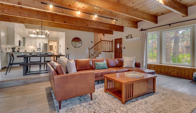 Air Conditioning, Outdoor Spa, 5 Mins to Heavenly/Casinos/Beaches: Little Bear Cabin