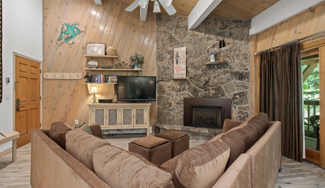 Air Conditioning + Steps to Slopes - Pool, Hot Tubs, Sauna, Fitness Center