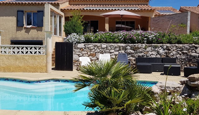 Air-conditioned villa on the Cote Bleue with large pool