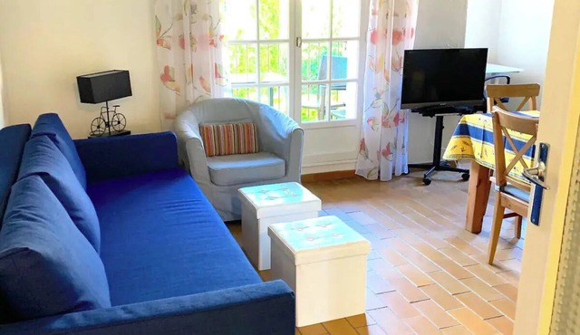 Air-conditioned apartment in the heart of the village