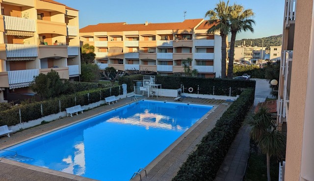 Air-conditioned T2 apartment 5 minutes' walk from Les Sablettes beach LLS1