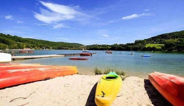Air-conditioned chalet with lake view