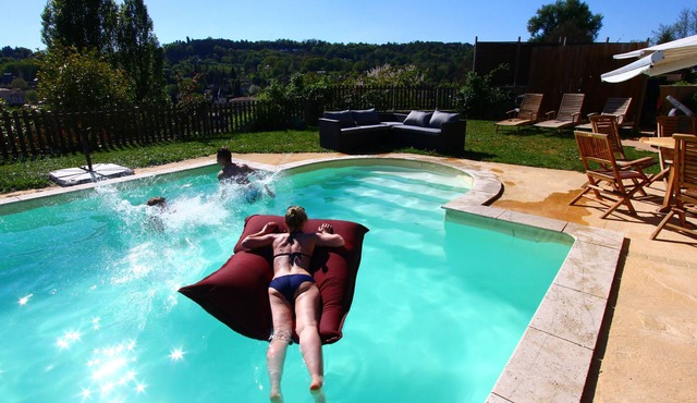 Air-conditioned house, south view private heated swimming pool 13 m. JACUZZI.