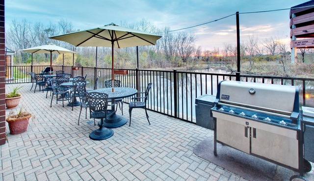 Air-Conditioned King Suite | Complimentary Breakfast