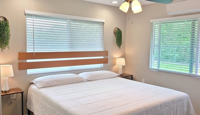 Air Conditioned 2 Bedrooms 1 Bath Apartment, fine decorated, Free Laundry in HPP