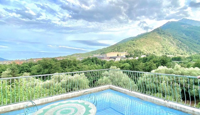 Air-conditioned 3-BR Apartment with Terrace in Corte