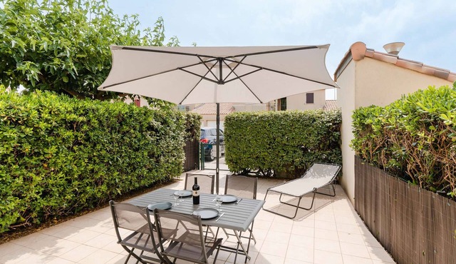 Air-Conditioned 3-Room Villa with Pool, Terrace, and Private Parking for 6 Guests