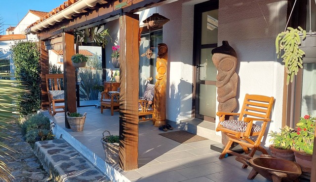 Air-conditioned 4-person house with garden and pool 10 minutes from the beach