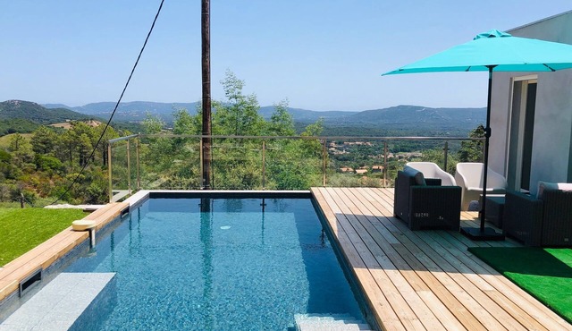 Air-conditioned 75m2 duplex with spa and panoramic views!