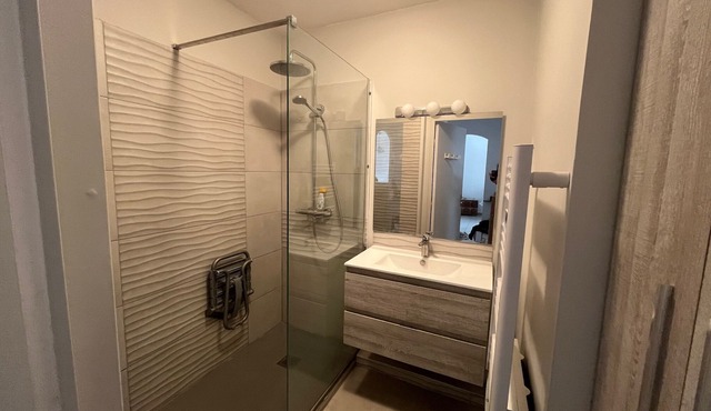 Air-conditioned apartment in secure residence