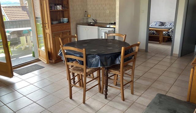 Air-conditioned apartment with covered terrace, 5km from Bournel golf course