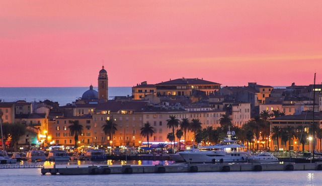 Air-conditioned apartment 5 minutes from the beach