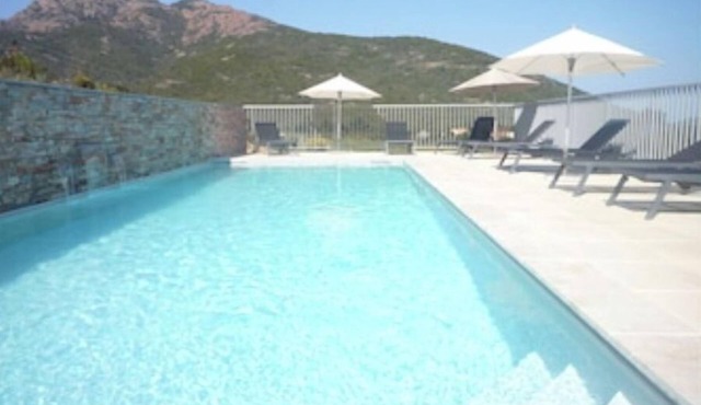 Air-conditioned apartment, heated pool, wifi, 2 bedrooms, 7 min beach, 1 min river