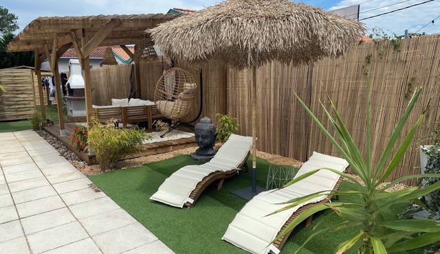 Air-conditioned apartment with swimming pool, 7mn from the beach