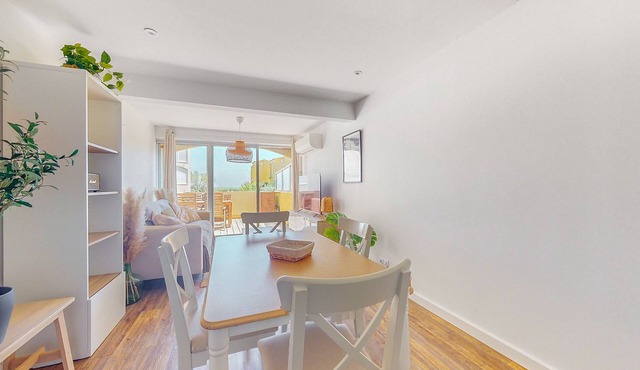 Air-conditioned apartment with terrace, 5 minutes from the beach.