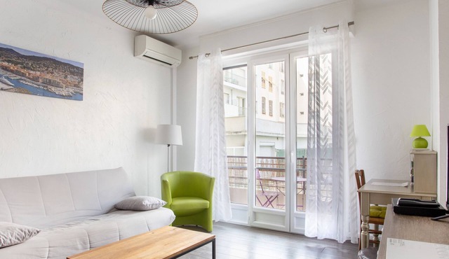 Air-conditioned apartment Libération district