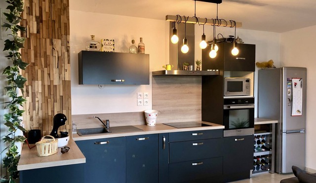 Air-conditioned, bright and secure apartment 5 minutes from the beach!