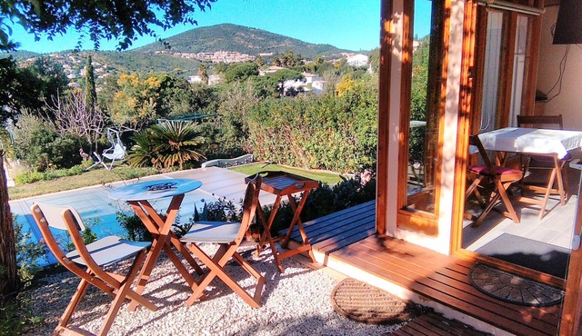 AIR-CONDITIONED CHALET FOR 2 PEOPLE, QUIET LOCATION, WALKING DISTANCE TO SHOPS AND BEACHES