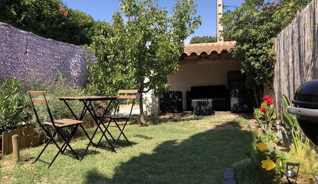 Air-conditioned cabana with Mediterranean garden 9 minutes from the sea