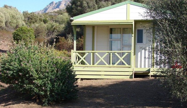Air-conditioned chalet with sea view