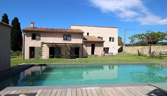 Air conditioned country house for 15P. Le Castellet, Var, private pool, beaches 6 mls.