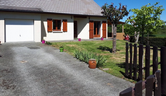 Air-conditioned cottage ideal for a family in the countryside for 4 people