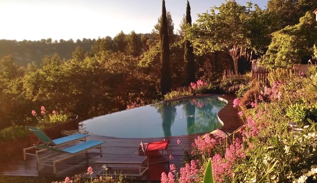 AIR-CONDITIONED COTTAGE WITH PRIVATE POOL IN THE HEART OF NATURE, NEAR BANDOL SANARY CASTELLET