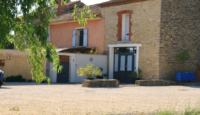 Air-conditioned cottage with pool at Mas de la restanque