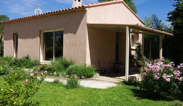 Air-conditioned detached house 60m2 with garden