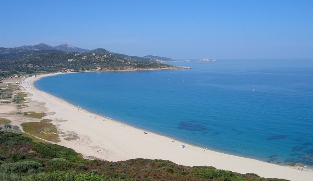 Air-conditioned DUPLEX, ideally located for exploring Corsica, beach 200 m