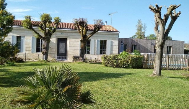Air-conditioned family home just outside Bordeaux