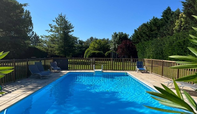 Air-conditioned family home with swimming pool, near L'Isle-sur-la-Sorgue