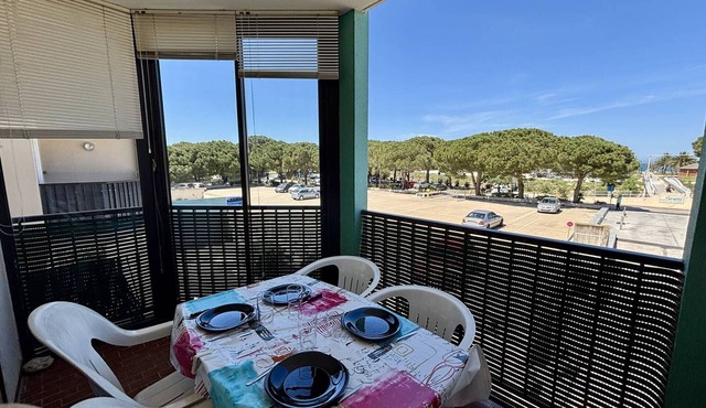 Air-conditioned Apartment in Argelès-sur-Mer with Parking - Sleeps 4
