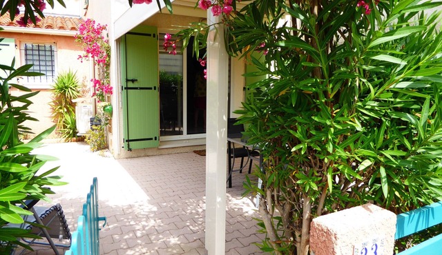 Air-Conditioned Cottage with Large Terrace, Near Beach and Shops