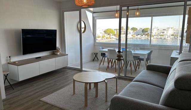 Air-conditioned apartment with parking, port view - Le Grau-du-Roi