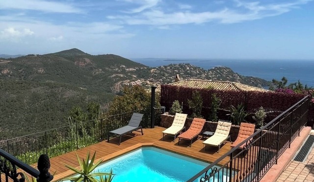 Air-conditioned villa for 6 people, quiet location, sea view, Esterel and Lérins Islands