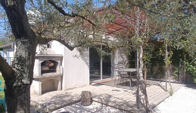 Air-conditioned gîte in Provence near Avignon, Arles, Saint Rémy de Provence, Nîmes