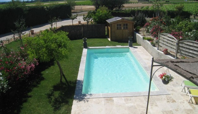 Air-conditioned gite between Avignon and Orange.