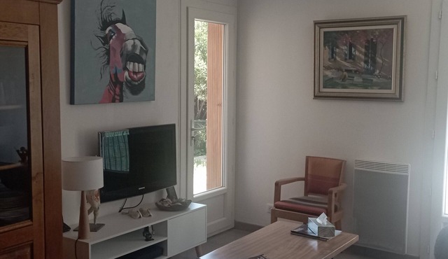 Air-conditioned ground floor apartment with balcony, small garden and terrace