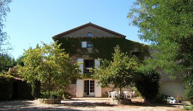 Air-conditioned guest room up to 5 people - free Wifi.