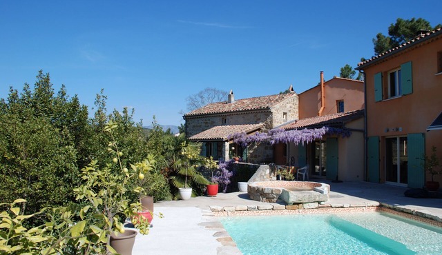 Air-conditioned guest room South Ardèche Swimming pool Spa