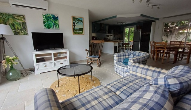 AIR CONDITIONED HOUSE IN ARMISSAN Narbonne with private pool.