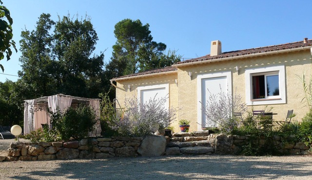 Air-conditioned house, 53m2, 4 pers. quiet, 5000m2 land, salt pool