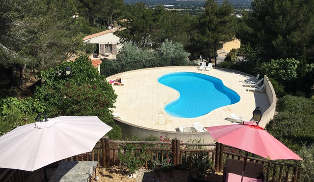 Air-conditioned house Domaine de Pont Royal, 3 bedrooms, swimming pool (June Sept), garden