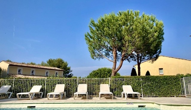 Air-conditioned house for 6 with pools at Domaine Pont Royal