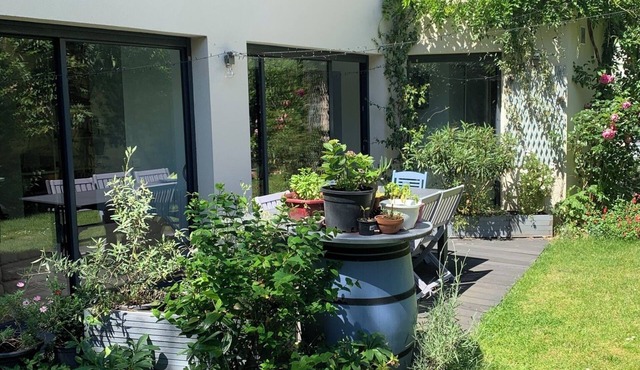 air-conditioned house-garden-Paris within walking distance-10 people
