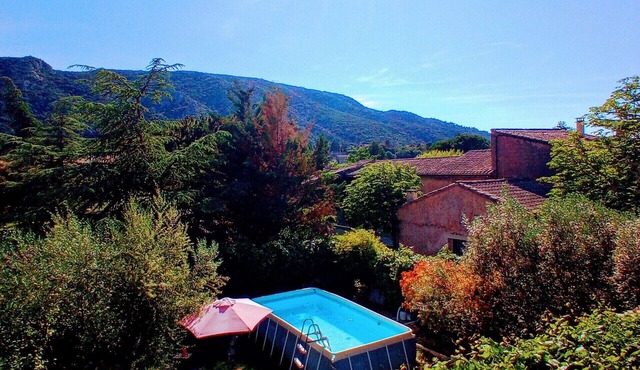 Air-conditioned house. View of the Luberon. New house. view to the Luberon.