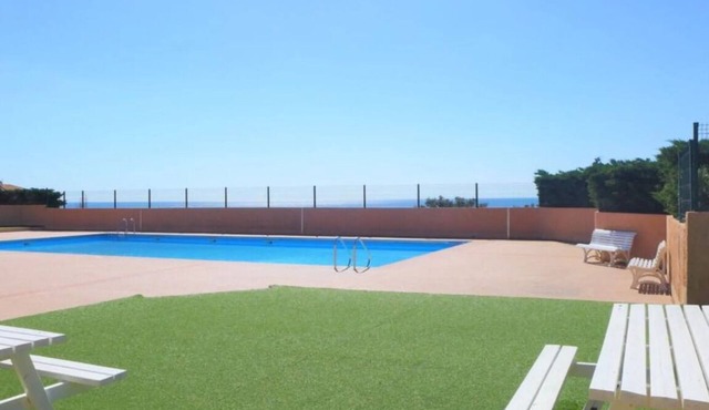 Air-conditioned house with swimming pool close to beaches, shops and entertainment