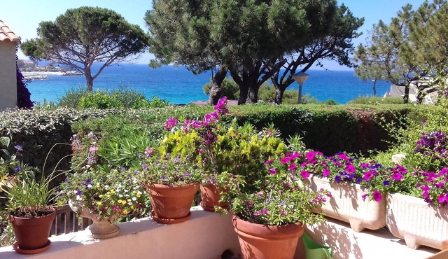 Air-conditioned house with sea view, 80 metres from the beach